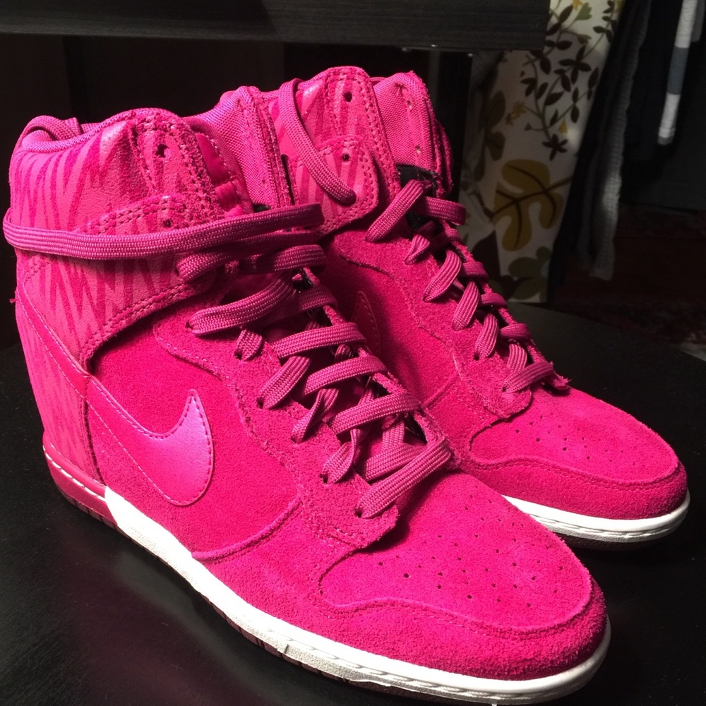 Women’s 8.5 Sky High Nike Dunks in Pink Suede